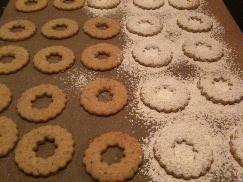 
Dust the cookie rings with powdered sugar